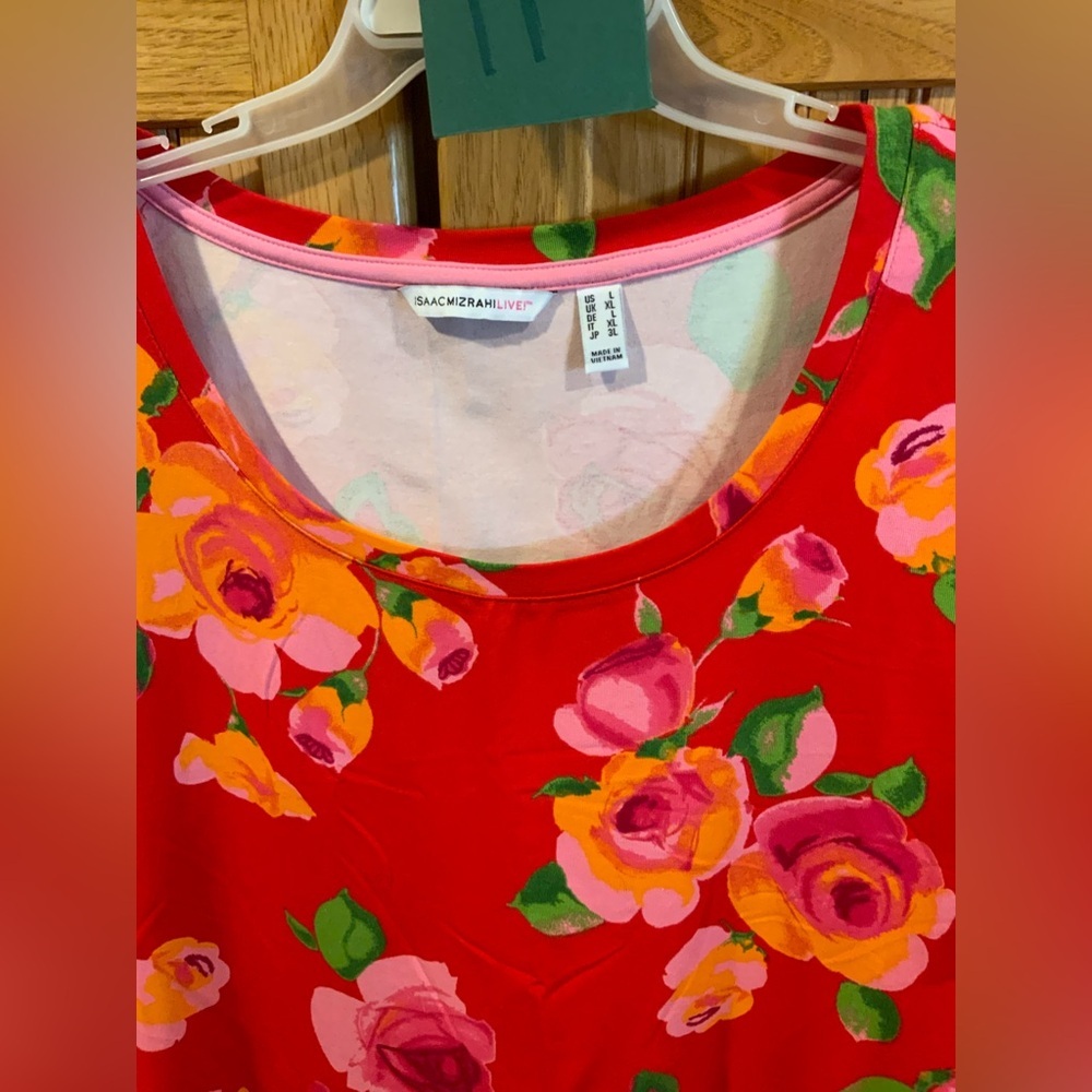 Isaac Mizrahi Red Floral Short Sleeve Tee - Picture 2 of 3